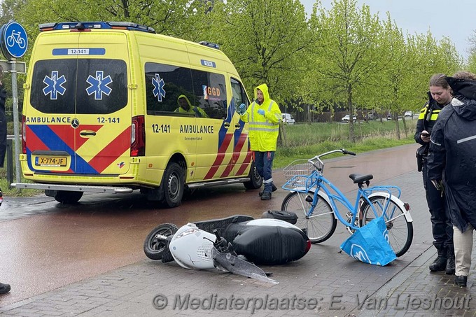Mediaterplaatse hoofdweg ongeval scooter fietser hdp Image00004