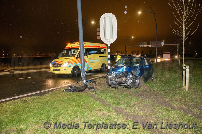MediaTerplaatse auto mist bocht hoofddorp 30122017 Image00008
