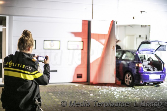 Mediaterplaatse auto in pand haarlem 03112019 Image00004