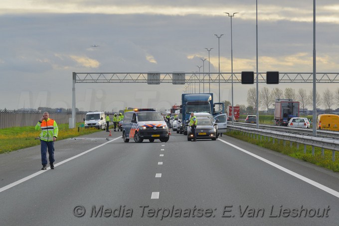 Mediaterplaatse streek bus tegen vrachtwagen A5 hoofddorp 06112019 Image00003
