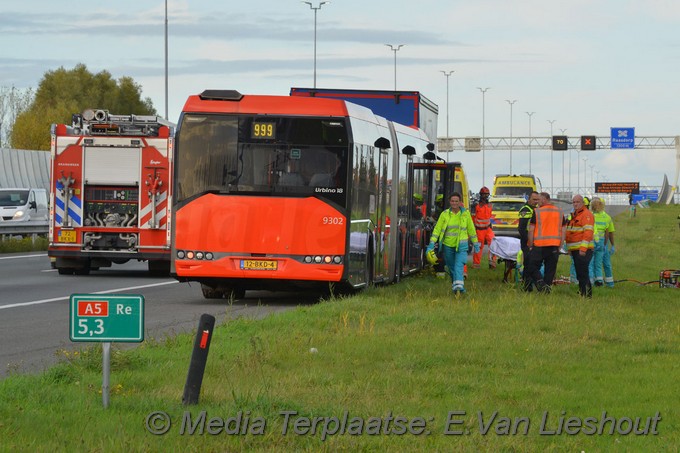 Mediaterplaatse streek bus tegen vrachtwagen A5 hoofddorp 06112019 Image00004