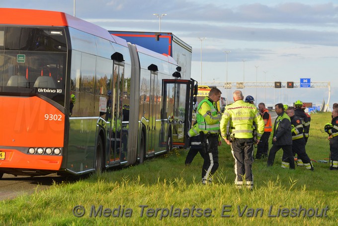 Mediaterplaatse streek bus tegen vrachtwagen A5 hoofddorp 06112019 Image00005