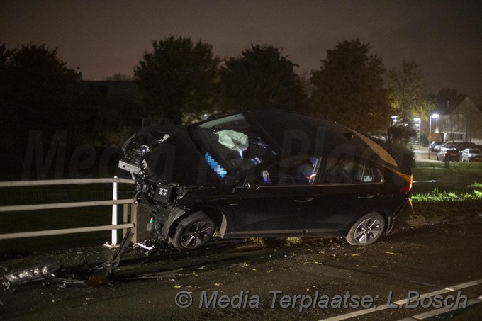 Mediaterplaatse taxi tegen brug hoofddorp 09112019 Image00002