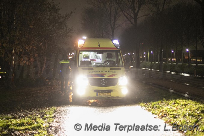 Mediaterplaatse man met auto in weiland n520 lijnden 12112019 Image00001