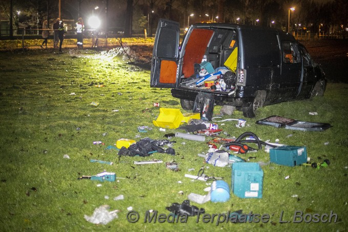 Mediaterplaatse man met auto in weiland n520 lijnden 12112019 Image00006