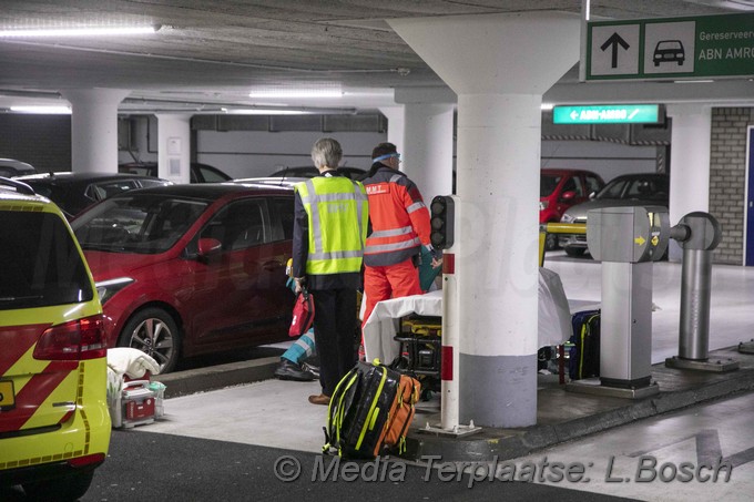 Mediaterplaatse vrouw krijgt slagboom op hoofd haarlem 26112019 Image00001