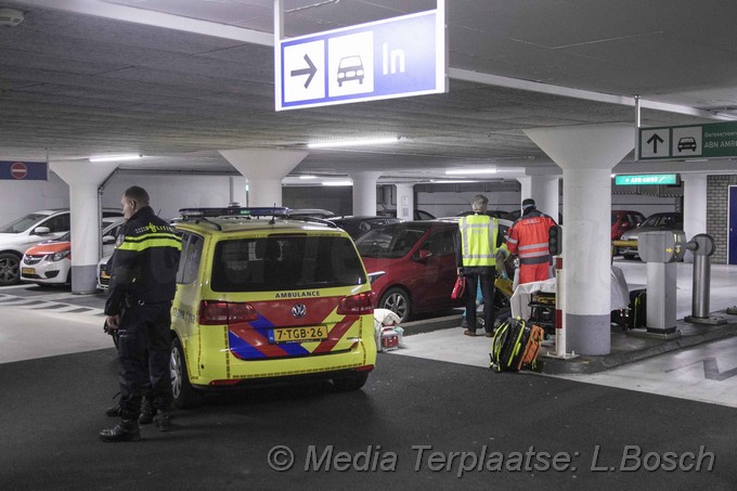 Mediaterplaatse vrouw krijgt slagboom op hoofd haarlem 26112019 Image00002