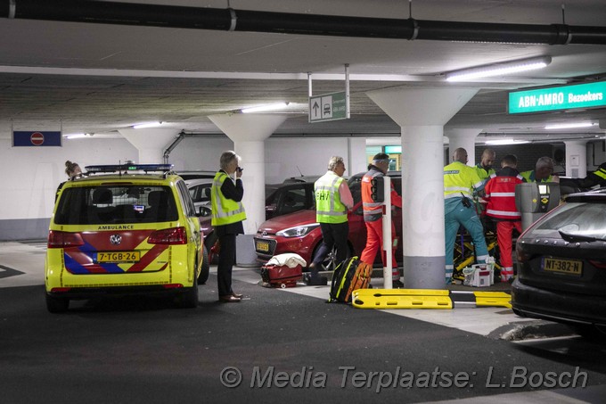 Mediaterplaatse vrouw krijgt slagboom op hoofd haarlem 26112019 Image00003