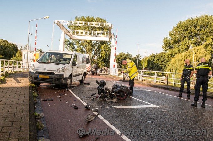 Mediaterplaatse ongeval scooter bestelbus badhoeve dorp 0001Image00003