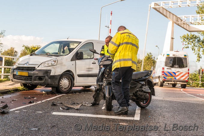 Mediaterplaatse ongeval scooter bestelbus badhoeve dorp 0001Image00004