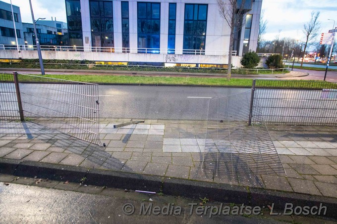 Mediaterplaatse auto rijd door bus hokje haarlem 20122020 Image00008