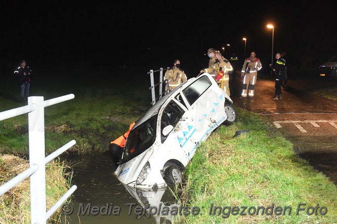 Mediaterplaatse auto te water wassenaar bestuurder weg 19122020 Image00001