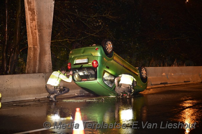 Mediaterplaatse a205 voertuig op zijn kant vijfhuizen 23122020 Image00001