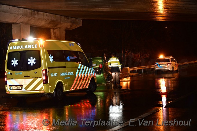 Mediaterplaatse a205 voertuig op zijn kant vijfhuizen 23122020 Image00002