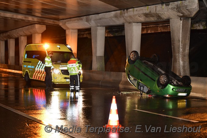 Mediaterplaatse a205 voertuig op zijn kant vijfhuizen 23122020 Image00005