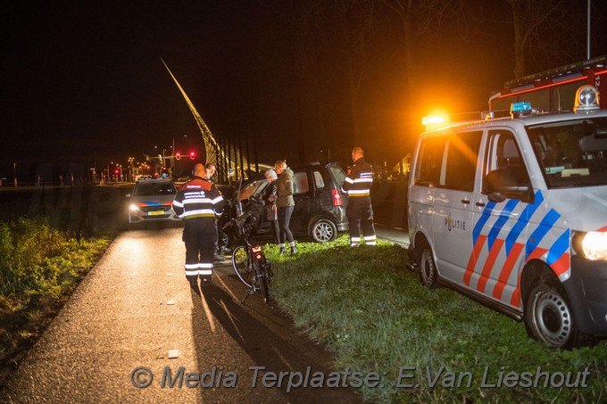 Mediaterplaatse auto klapt op bomen hoofddorp 25122020 Image00001