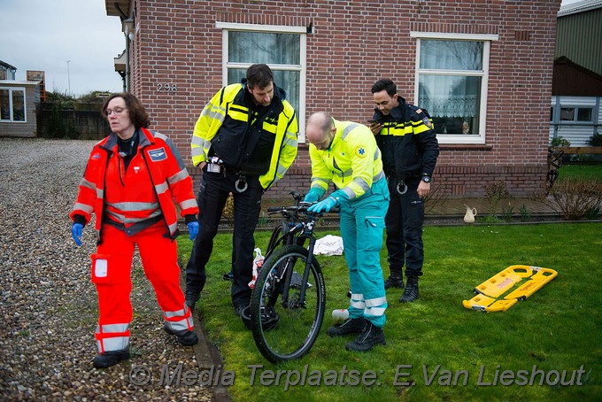 Mediaterplaatse fietser in tuin lijnden 13022020 Image00006