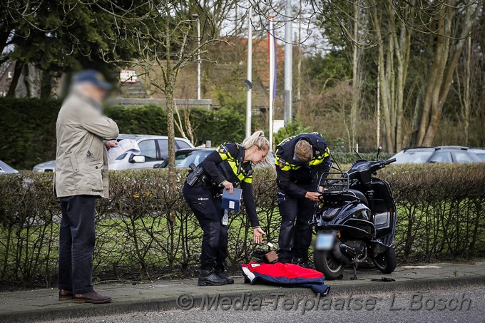 Mediaterplaatse bestuurder op gepakt na ongeval scooterrijder auto aerdenhout 19022020 Image00003