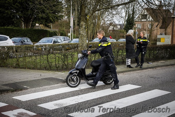 Mediaterplaatse bestuurder op gepakt na ongeval scooterrijder auto aerdenhout 19022020 Image00004
