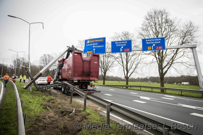 Mediaterplaatse ongeval vrachtwagen ramt constructie 21022020 Image00002