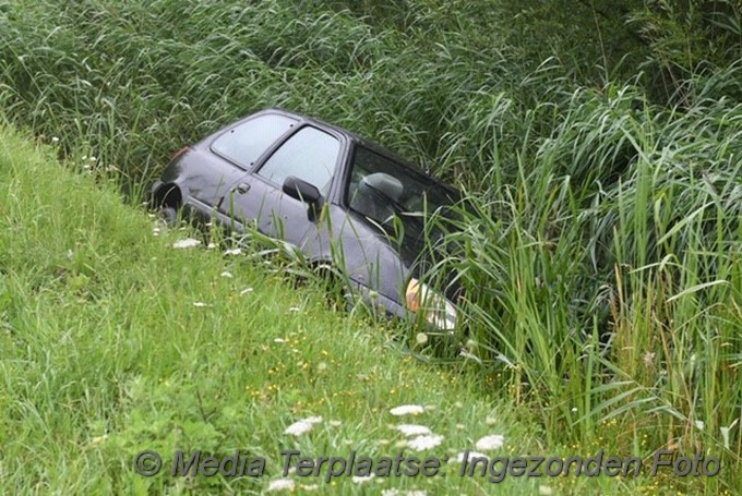 Mediaterplaatse 04072020 auto te water steekterweg alphen 0001Image00001
