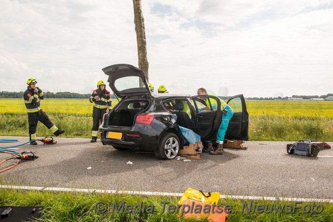 Mediaterplaatse auto tegen boom lisse 15072020 0001Image00003