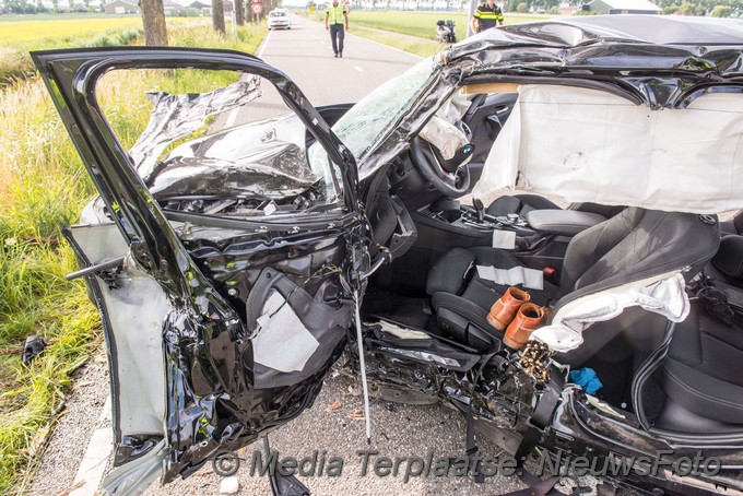 Mediaterplaatse auto tegen boom lisse 15072020 0001Image00011