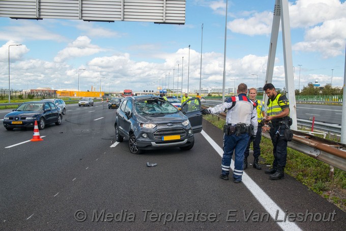 Mediaterplaatse ongeval vrachwagen auto schiphol 2972020 ldn 0001Image00001