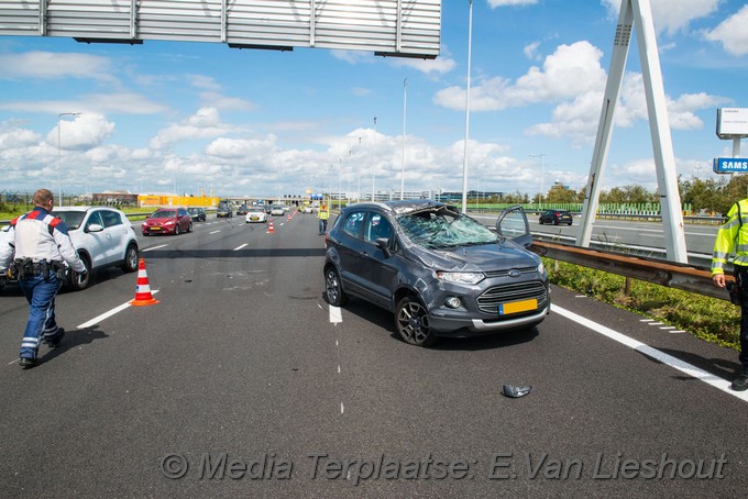 Mediaterplaatse ongeval vrachwagen auto schiphol 2972020 ldn 0001Image00002