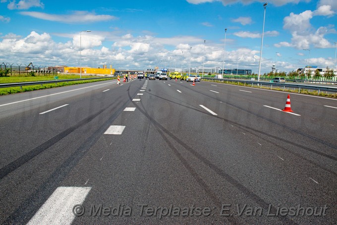 Mediaterplaatse ongeval vrachwagen auto schiphol 2972020 ldn 0001Image00006