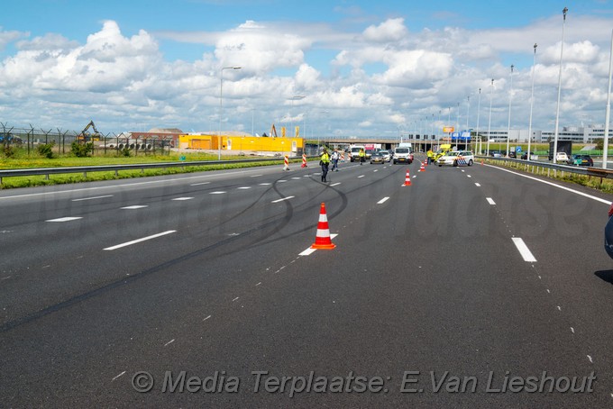 Mediaterplaatse ongeval vrachwagen auto schiphol 2972020 ldn 0001Image00008