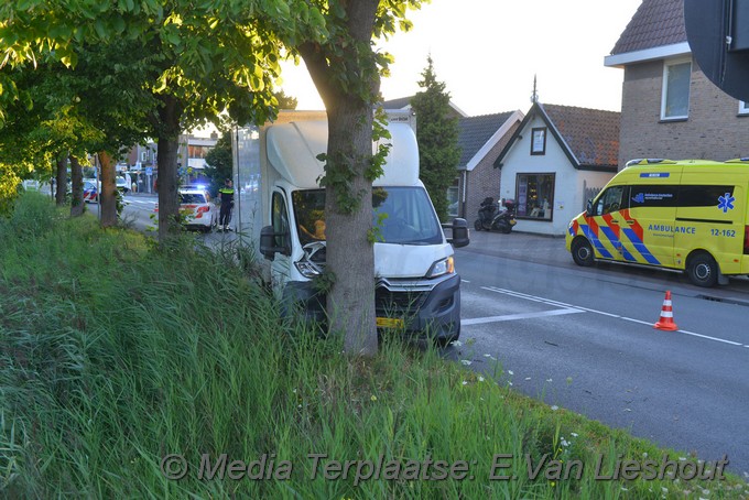 Mediaterplaatse auto tegen boom hoofddorp 3172020 ldn 0001Image00003