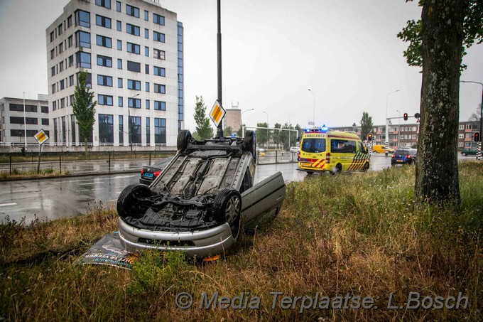 Mediaterplaatse auto op kop haarlem 06062020 Image00001