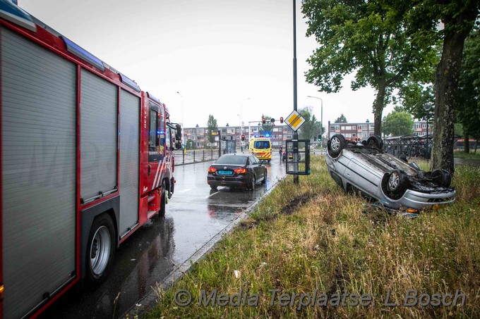 Mediaterplaatse auto op kop haarlem 06062020 Image00003