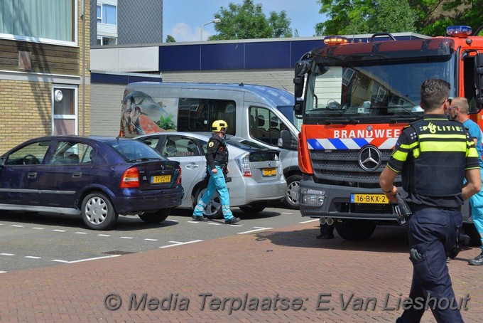 Mediaterplaatse twee mannen van balkon gehaald at amstelveen 12062020 Image00019