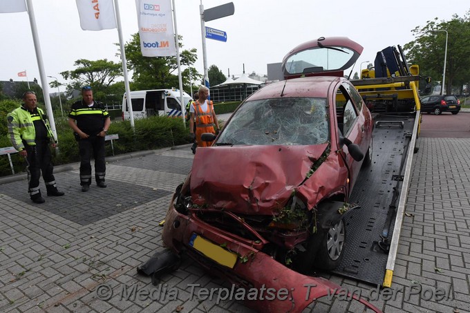 Mediaterplaatse auto mobilist rijdt elektrahuis in sassenheim 14062020 Image00111