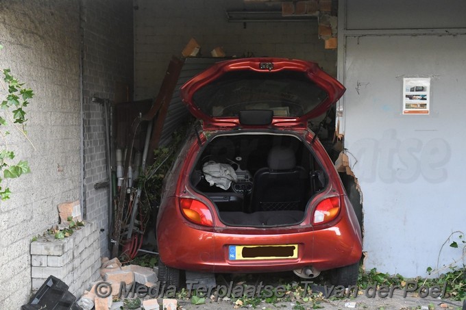 Mediaterplaatse auto mobilist rijdt elektrahuis in sassenheim 14062020 Image00306