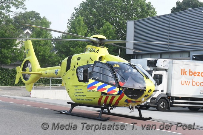 Mediaterplaatse auto mobilist rijdt elektrahuis in sassenheim 14062020 Image00309