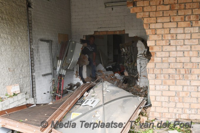 Mediaterplaatse auto mobilist rijdt elektrahuis in sassenheim 14062020 Image00314