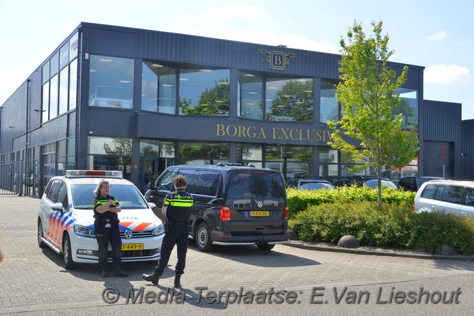 Mediaterplaatse politie onderzoek in bedrifspand te hoofddorp 04052020 Image00001