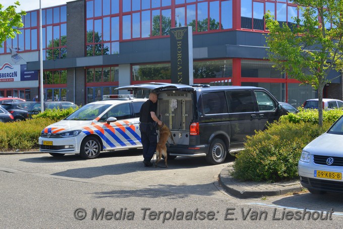 Mediaterplaatse politie onderzoek in bedrifspand te hoofddorp 04052020 Image00003