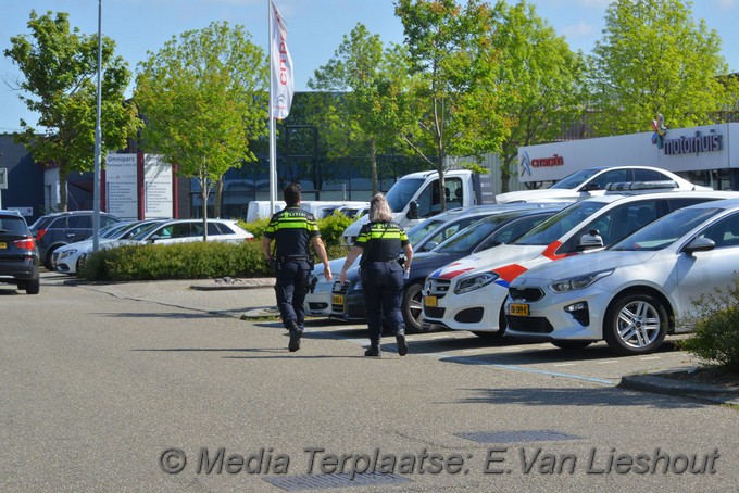 Mediaterplaatse politie onderzoek in bedrifspand te hoofddorp 04052020 Image00004