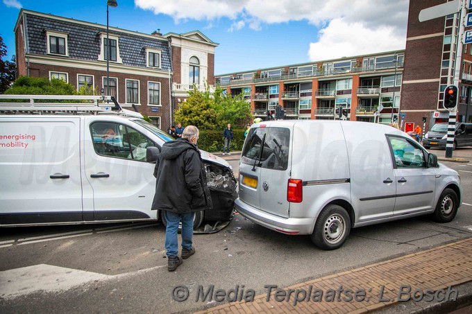 Mediaterplaatse auto raakt in slip haarlem 14052020 Image00002