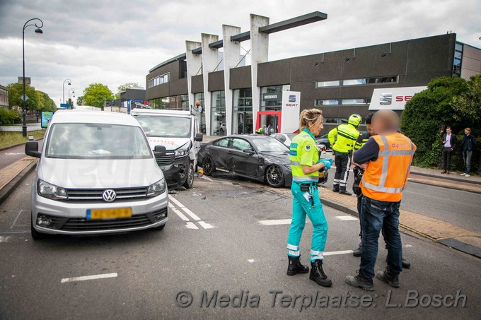 Mediaterplaatse auto raakt in slip haarlem 14052020 Image00003