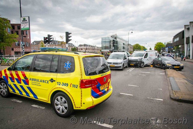 Mediaterplaatse auto raakt in slip haarlem 14052020 Image00005