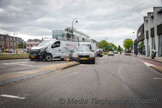 Mediaterplaatse auto raakt in slip haarlem 14052020 Image00009