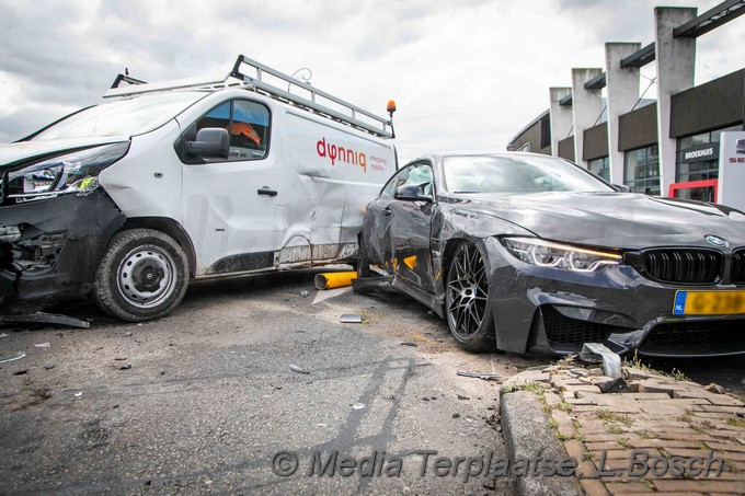 Mediaterplaatse auto raakt in slip haarlem 14052020 Image00011