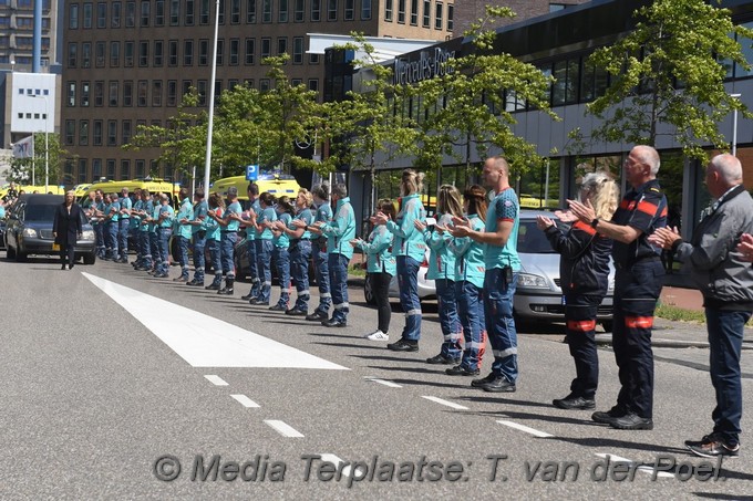 Mediaterplaatse erehaag ldn ambulance medewerker 23052020 Image00002