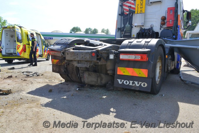 Mediaterplaatse auto mobilist zwaargewond langs a4 shell parkeer terrein Hdp 26052020 Image00008