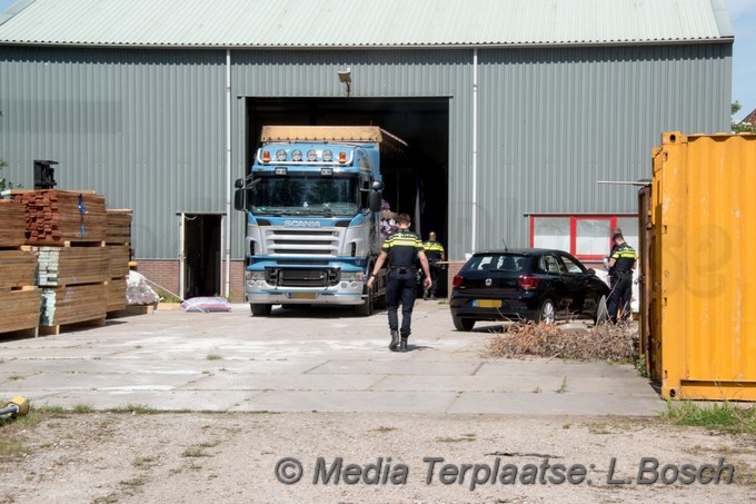 Mediaterplaatse politie door zoekt loods Hdp 26052020 Image00001